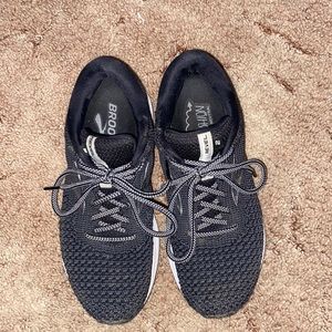 Brooks tennis shoes